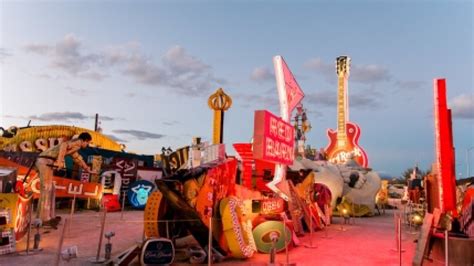 neon museum hours